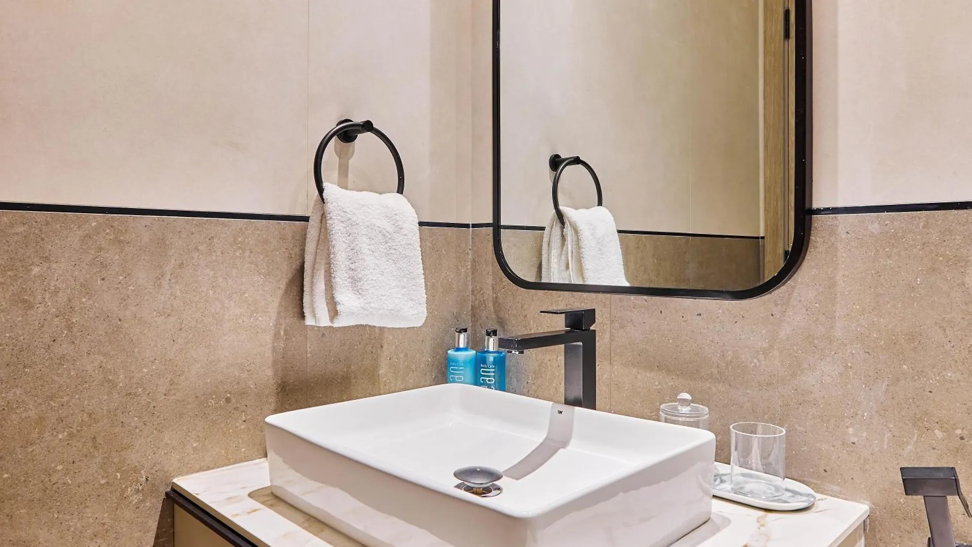 Bnbmehomes - Oxford Terraces Dubaj 0*,